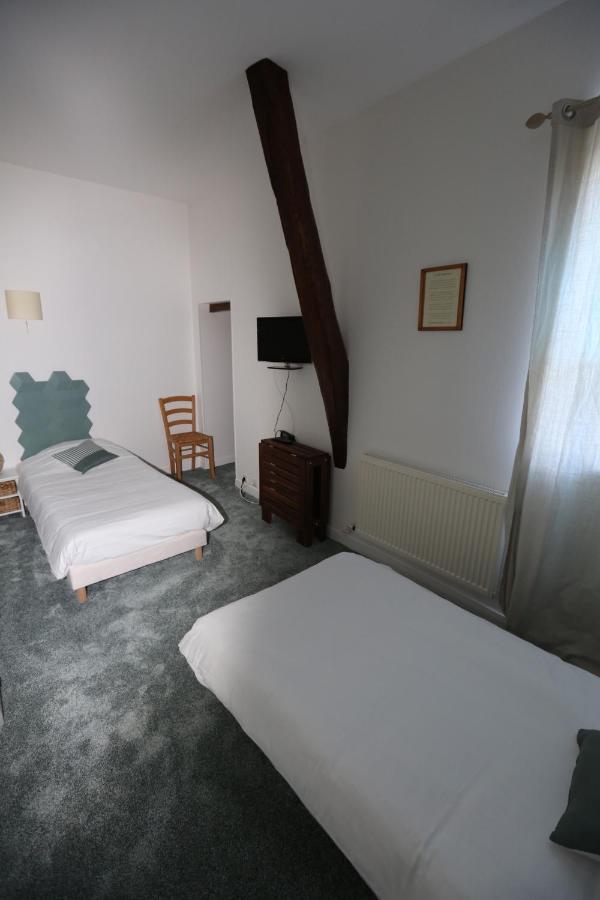 Hotel Restaurant La Goutte Noire Chateaumeillant Luaran gambar
