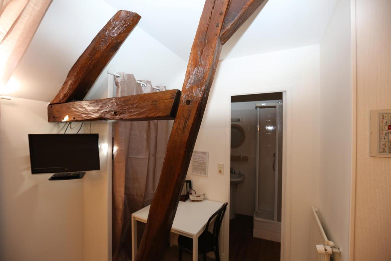 Hotel Restaurant La Goutte Noire Chateaumeillant Luaran gambar